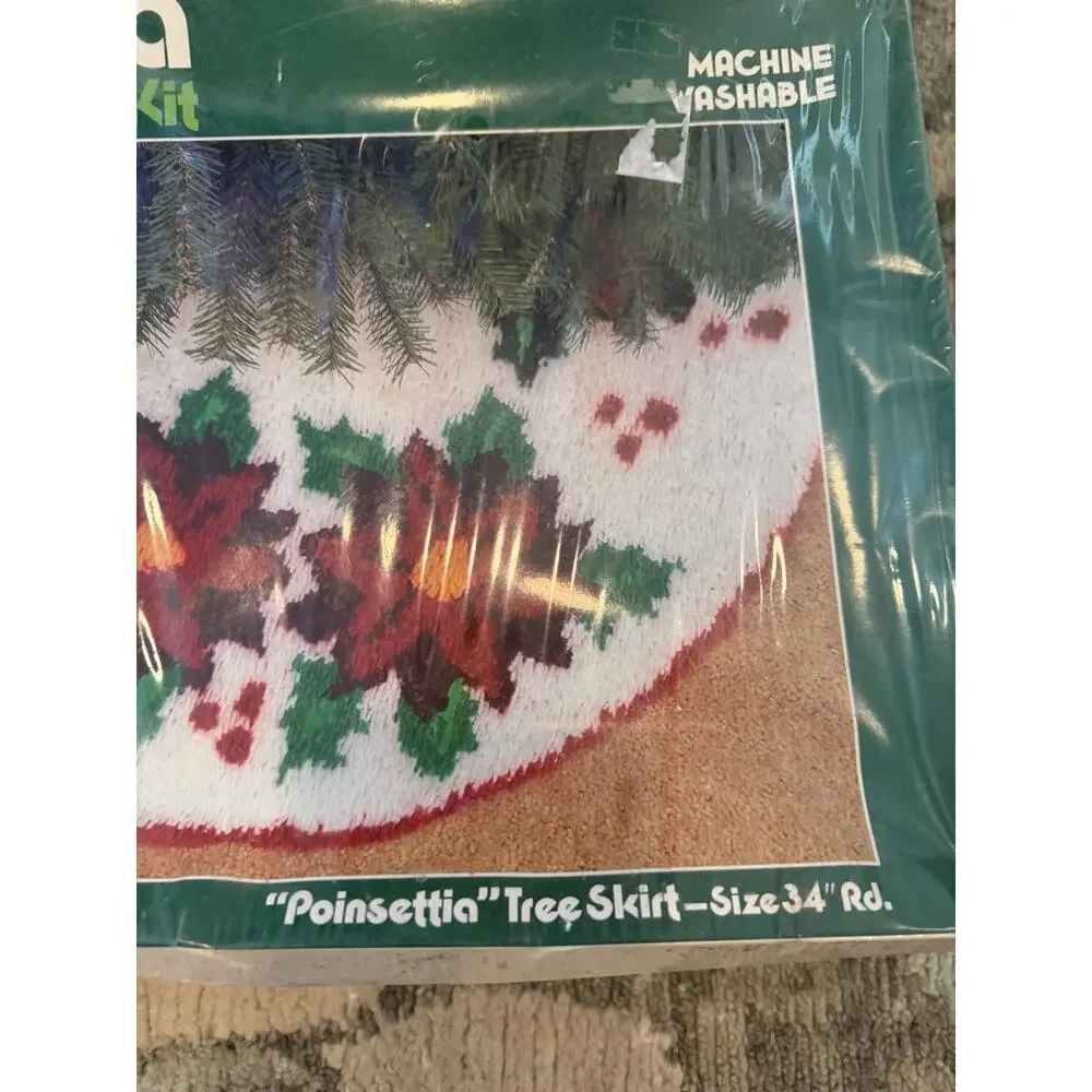 Sultana Poinsettia Tree Skirt Latch Hook KIT Christmas 34